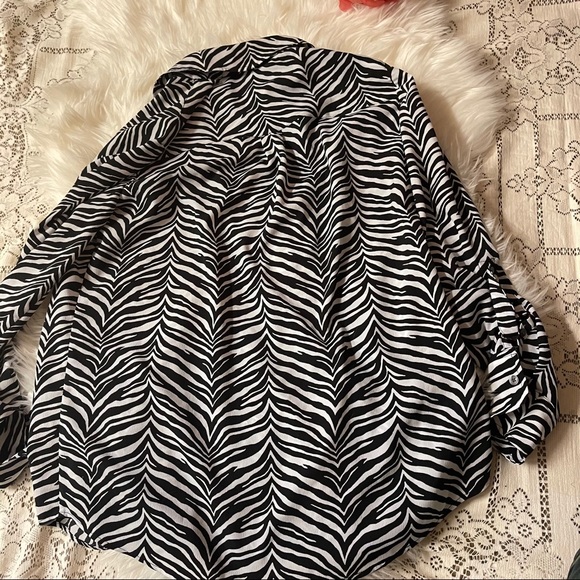 Talbots Nantucket Zebra Print Roll Tab Sleeve Top - Picture 9 of 10